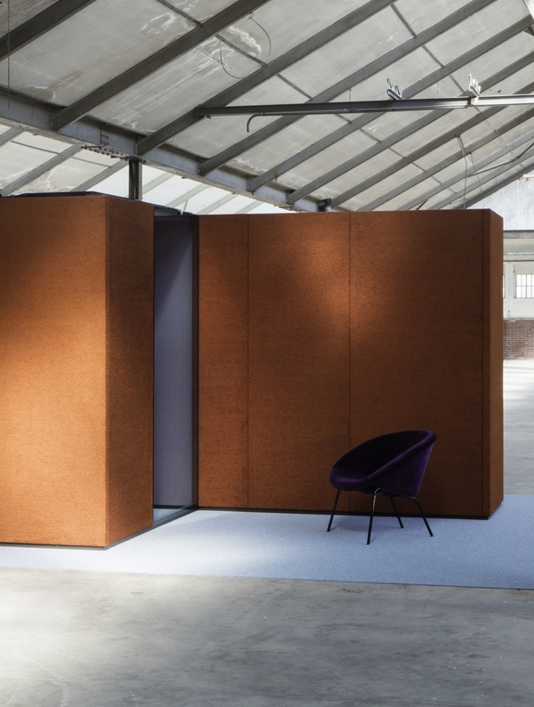 CORNER ROOM