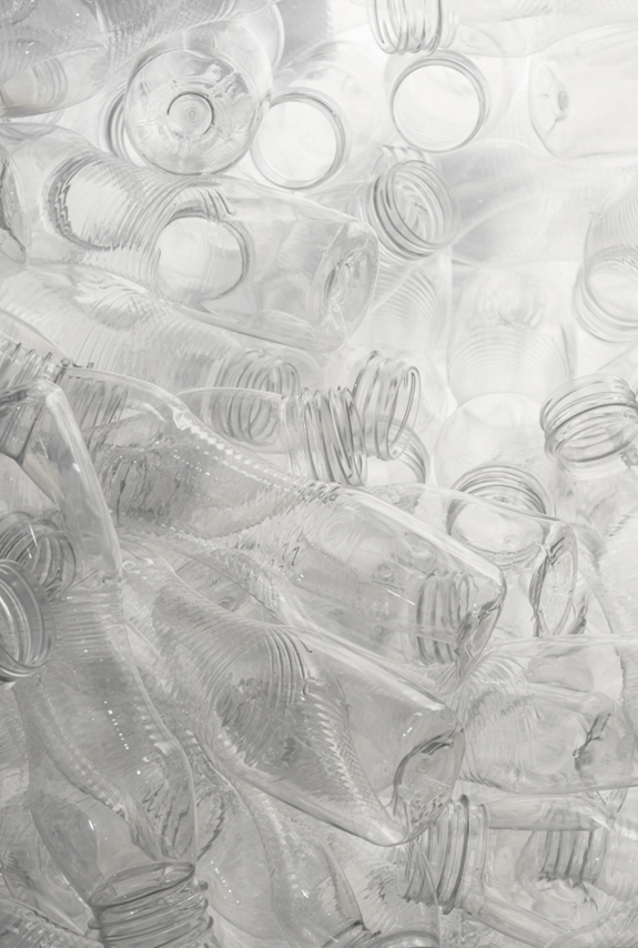 Dossiers en bouteilles de plastique usagées